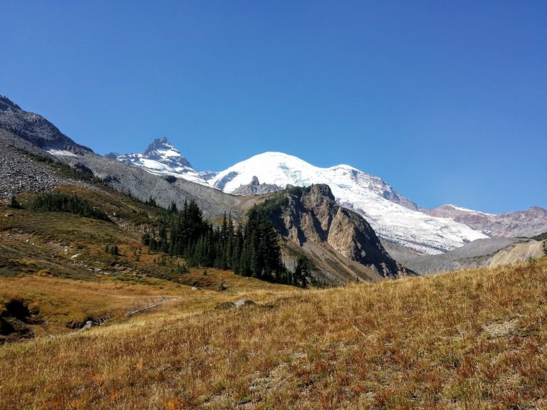 Wonderland Trail: Washington’s Full Loop Around Mount Rainier What to pack for the Wonderland Trail: Mount Rainier from Summerland meadows