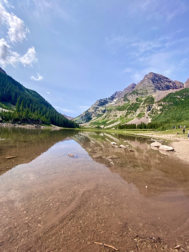 What to Pack for the Four Pass Loop (Complete Maroon Bells Kit Guide) Crater Lake reflecting the Maroon Bells, Four Pass Loop trailhead, Colorado
