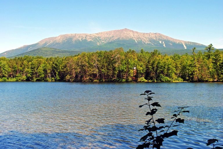 What to Pack for the Best Appalachian Trail Sections (Complete Gear List) Mount Katahdin, Baxter State Park Maine, backpacking gear for the Appalachian Trail 100-Mile Wilderness section
